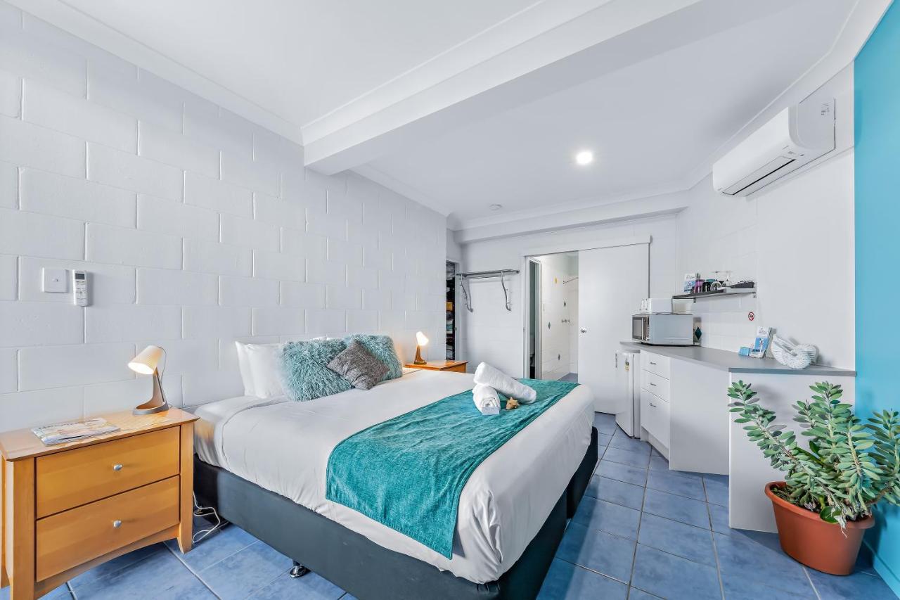 Airlie Sun & Sand Accommodation Studio #1 شاطئ إيرلي المظهر الخارجي الصورة